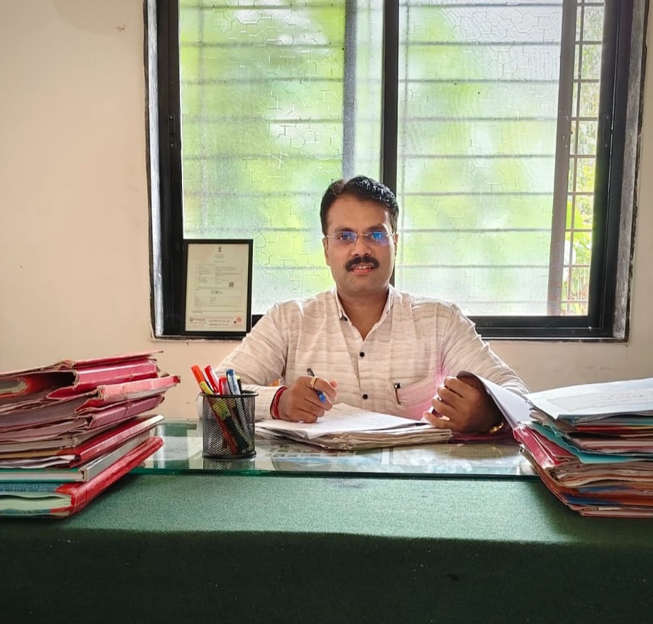श्री.N.S.पाटील ग्रामपंचायत अधिकारी